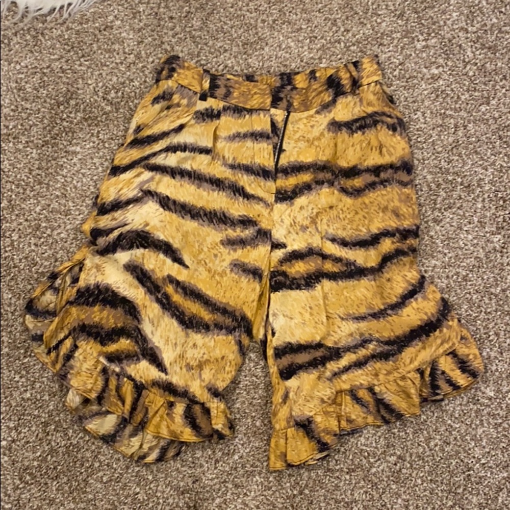 Hofmann Copenhagen women’s tiger print short sz 34